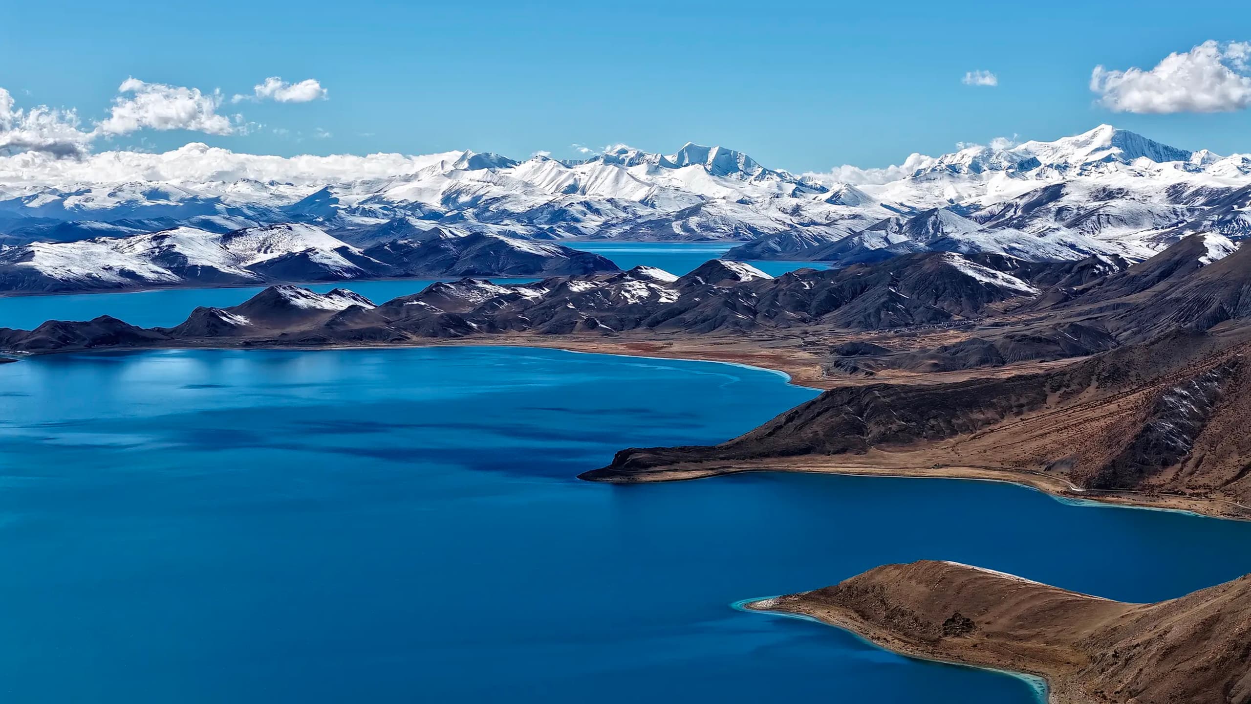 Yamdrok Lake high plateau landscape